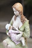 15 - IN UNA STATUA O NELLA REALTA' LA BELTA' DELLA MATERNITA'